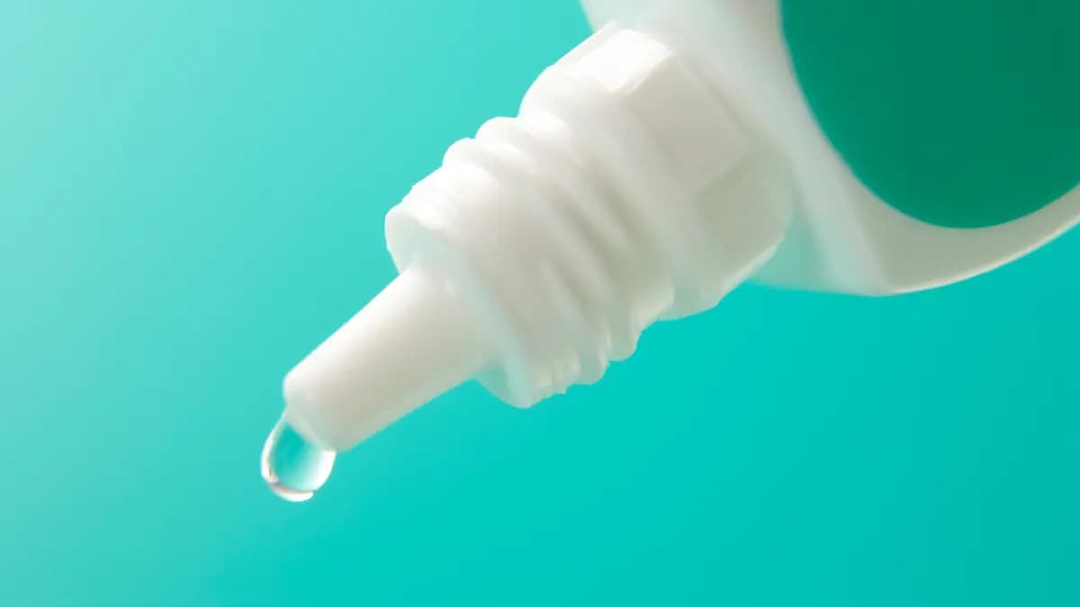 Como pingar colírio após cirurgia de catarata