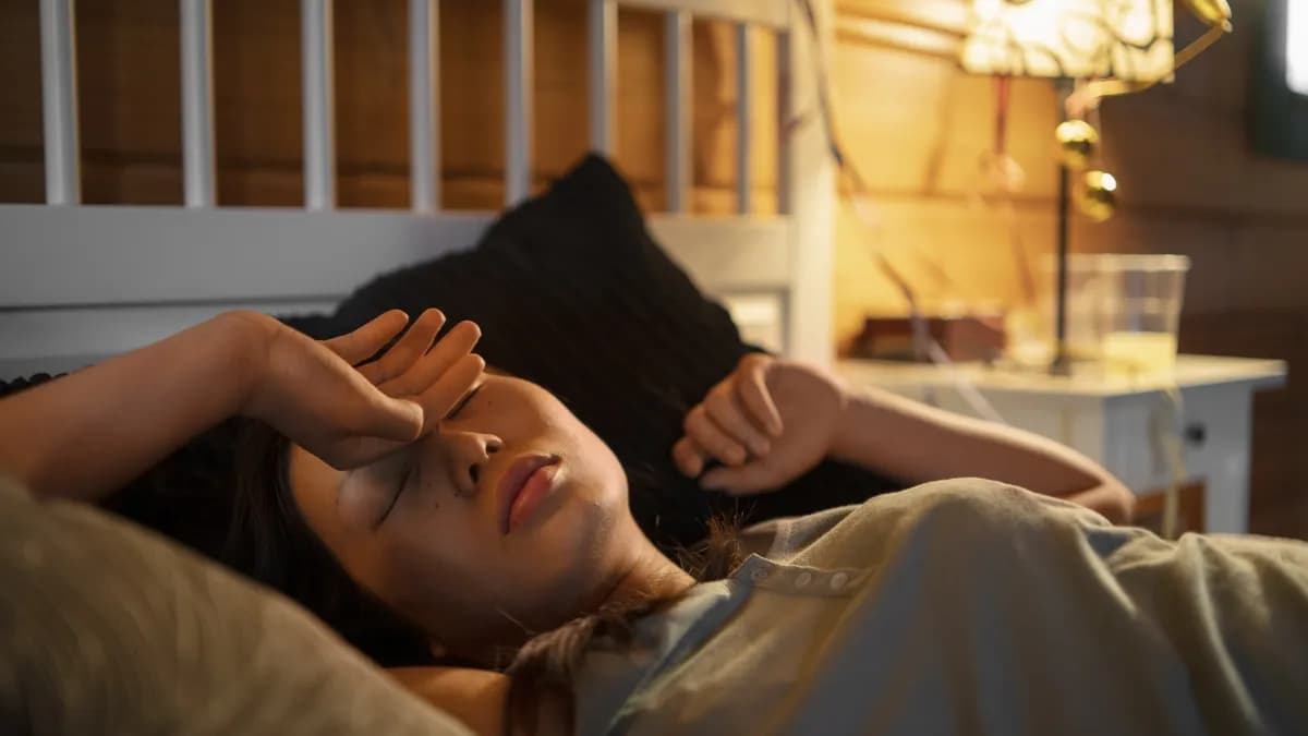 Luz acesa ao dormir eleva risco cardíaco
