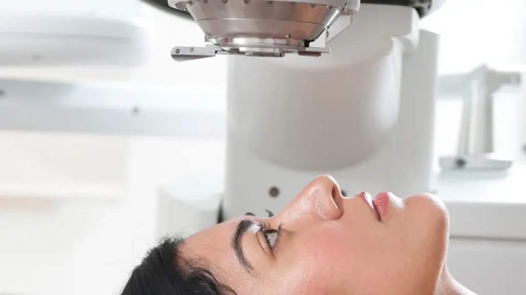 Cirurgia de catarata a laser com implante de lente