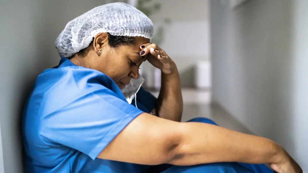 Violência em hospitais: 80% dos enfermeiros já sofreram agressão Violência em hospitais: 80% dos enfermeiros já sofreram agressão
